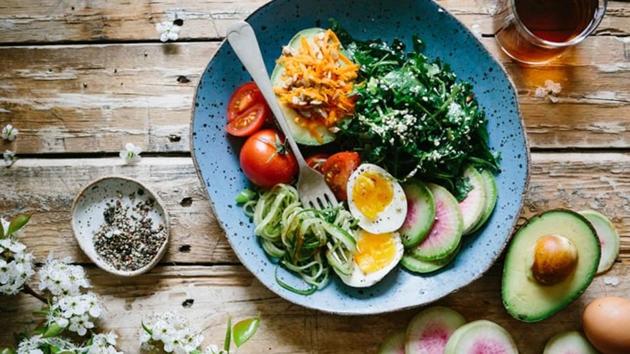 Poor food habits have made Indians more prone to heart diseases, a study revealed that the prevalence of heart disease and stroke has increased by over 50 per cent from 1990 to 2016 in India.(Unsplash) Poor food habits have made Indians more prone to heart diseases, a study revealed that the prevalence of heart disease and stroke has increased by over 50 per cent from 1990 to 2016 in India.(Unsplash)