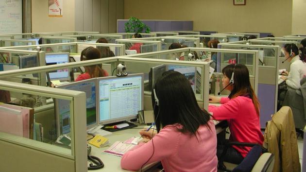 Call centres were being run in Indraprastha Colony and Jawahar Circle of Rajasthan’s capital. In one of the raids near Jawahar Circle, 20 people were arrested — most of them were from Gujarat. Police seized several computers, laptops, mobile phones, modem, diallers, and Rs 19.25 lakh in cash apart from other networking equipment.(HT Archive) Call centres were being run in Indraprastha Colony and Jawahar Circle of Rajasthan’s capital. In one of the raids near Jawahar Circle, 20 people were arrested — most of them were from Gujarat. Police seized several computers, laptops, mobile phones, modem, diallers, and Rs 19.25 lakh in cash apart from other networking equipment.(HT Archive)