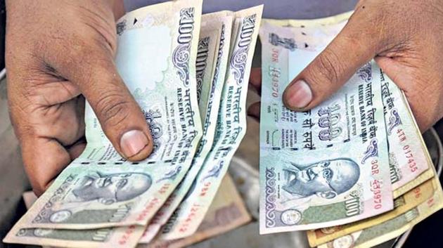 Earlier too, the government has taken the route of seeking interim dividend from the RBI to balance its account.(FILE PHOTO.) Earlier too, the government has taken the route of seeking interim dividend from the RBI to balance its account.(FILE PHOTO.)