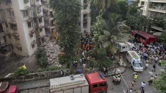 A portion of a five storey building collapsed at 13th cross, Khar West in Mumbai, Maharashtra. (Satyabrata Tripathy / HT Photo) A portion of a five storey building collapsed at 13th cross, Khar West in Mumbai, Maharashtra. (Satyabrata Tripathy / HT Photo)