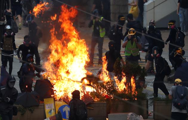 Anti-government protesters set up a barricade during a demonstration on Hong Kong streets. (Reuters Photo) Anti-government protesters set up a barricade during a demonstration on Hong Kong streets. (Reuters Photo)