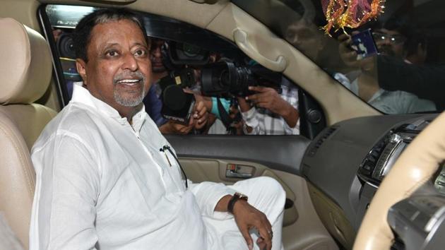 CBI took IPS officer SMH Mirza to Mukul Roy’s house for interrogation. (Samir Jana / Hindusttan Times) CBI took IPS officer SMH Mirza to Mukul Roy’s house for interrogation. (Samir Jana / Hindusttan Times)
