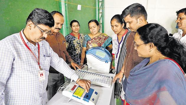 According to residents, there have been no sustainable solutions to basic civic problems like erratic water supply, bad roads and poor garbage disposal mechanism. (In pic) Election duty training workshop being held at Azam campus on Saturday.(Rahul Raut/HT PHOTO)