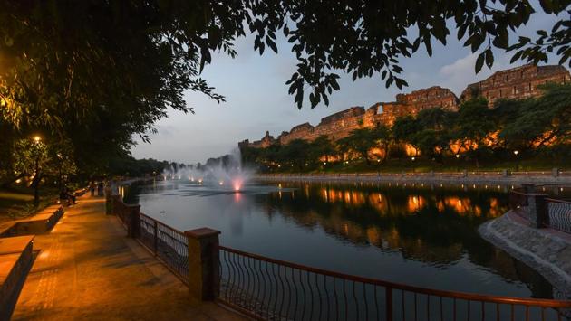A view around the illuminated Purana Qila. Yet another aspect is that of experience, which experts believe need comprise some sort of activity rather than looking at lit up monuments. There are other inconveniences facing tourists eager to explore the city’s monuments in the evening. Rooprai, said that “most of the monuments do not allow public to access toilets in the evenings.” (Amal KS / HT Photo) A view around the illuminated Purana Qila. Yet another aspect is that of experience, which experts believe need comprise some sort of activity rather than looking at lit up monuments. There are other inconveniences facing tourists eager to explore the city’s monuments in the evening. Rooprai, said that “most of the monuments do not allow public to access toilets in the evenings.” (Amal KS / HT Photo)
