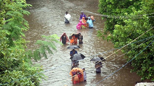 Residents of Patna move to safer places after flood-like situation created by heavy and continuous rainfall in the state capital. (ani photo)