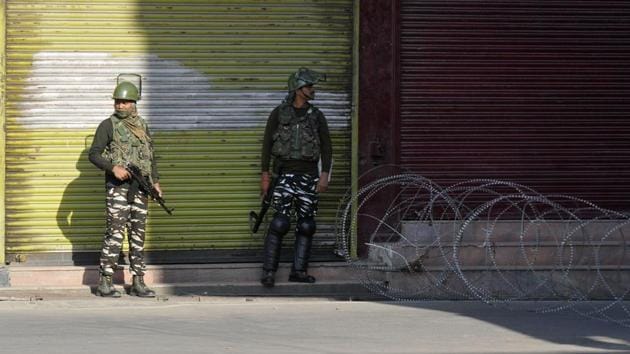 Tens of thousands of extra troops have been deployed since early August, when New Delhi scrapped Article 370, and brought in a communications blockade that cut off the state from the outside world. Political leaders and thousands of civilians have been arrested, with allegations of torture and abuse levelled at authorities -- which deny them -- and protests have since raged. (Waseem Andrabi / HT Photo) 