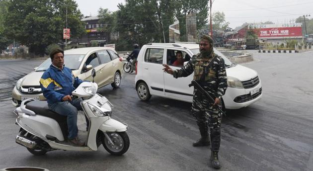 It is time to open up the Valley, release mainstream political leaders, open up channels of communication with all segments of society, and begin a political process — while keep a strong security vigil(Waseem Andrabi / Hindustan Times)