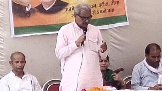 BJP MP from Rewa, Janardan Mishra, on Sunday threatened an IAS officer, stating that he will be “buried alive” if he asked for money from residents living in illegal colonies.(@Janardan_BJP/ Twitter) BJP MP from Rewa, Janardan Mishra, on Sunday threatened an IAS officer, stating that he will be “buried alive” if he asked for money from residents living in illegal colonies.(@Janardan_BJP/ Twitter)