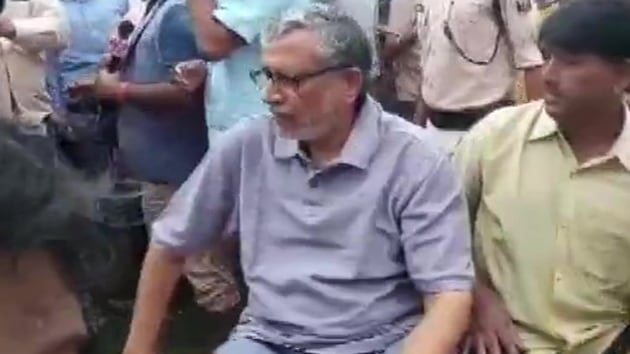 Bihar Deputy Chief Minister Sushil Kumar Modi being rescued by SDRF team(Photo: ANI) Bihar Deputy Chief Minister Sushil Kumar Modi being rescued by SDRF team(Photo: ANI)