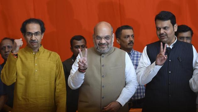 Shiv Sena president Uddhav Thackeray along with home minister Amit Shah and Maharashtra chief minister Devendra Fadnavis in Mumbai in February 2019.(Vijayanand Gupta/HT Photo)