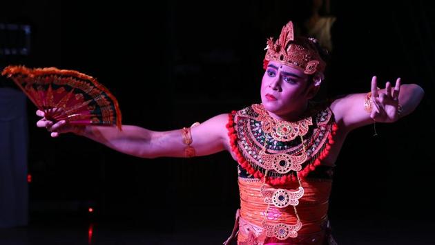An artiste from Bali, Indonesia, performing at the Global Youth Peace Festival in Chandigarh on Monday.(Sanjeev Sharma/HT) An artiste from Bali, Indonesia, performing at the Global Youth Peace Festival in Chandigarh on Monday.(Sanjeev Sharma/HT)
