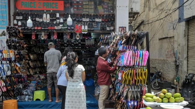 However, sales this year have been hit by falling consumer demand as a liquidity crunch crimps personal loans and unemployment soars to its highest level since the 1970s. Less than five percent of India’s $600 billion retail market is online, but the sector is expected to expand to 8-9 percent of the market by 2022 thanks to smartphone adoption and a rising middle class, according to RBC Capital Markets. (Noah Seelam / AFP)