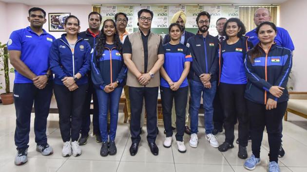 Union Sports Minister Kiren Rijiju in a group photo with members of the Indian shooting team.(PTI) Union Sports Minister Kiren Rijiju in a group photo with members of the Indian shooting team.(PTI)