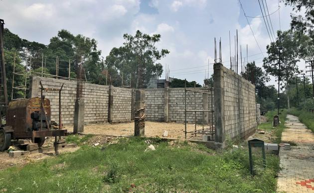 An enclosure being constructed for a static compactor at the leisure valley (part 2) in Ludhiana.(GURPREET SINGH/HT) An enclosure being constructed for a static compactor at the leisure valley (part 2) in Ludhiana.(GURPREET SINGH/HT)