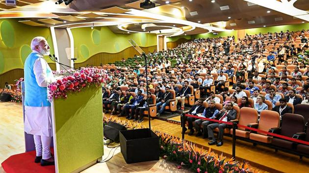 Prime Minister Narendra Modi addresses the attendants at the Singapore-India hackathon, at IIT Madras in Chennai on Monday.(PTI)