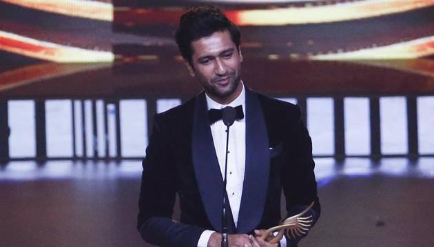 Bollywood actor Vicky Kaushal speaks after receives the award for best male actor in supporting role during the 20th International Indian Film Academy (IIFA) awards ceremony in Mumbai, India.(AP)