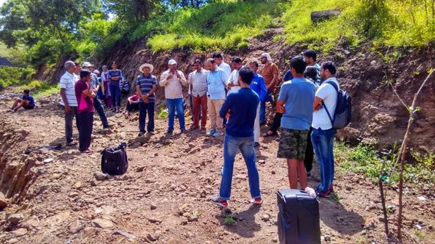 At least 50 environmentalists and residents had gathered on Sunday at Baner-Pashan foothills to discuss hill cutting and construction work and how it is related to the recent floods which wreaked havoc in the city. (HT/PHOTO) At least 50 environmentalists and residents had gathered on Sunday at Baner-Pashan foothills to discuss hill cutting and construction work and how it is related to the recent floods which wreaked havoc in the city. (HT/PHOTO)