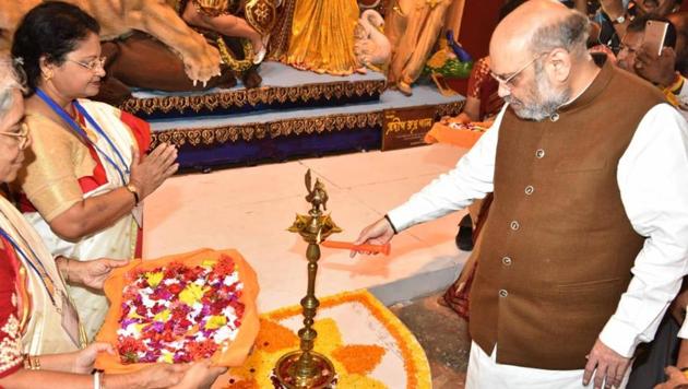 BJP national president and Union home minister Amit Shah inaugurating a Durga Puja in Kolkata’s satellite township of Salt Lake on Tuesday.(SAMIR JANA/HT PHOTO.)