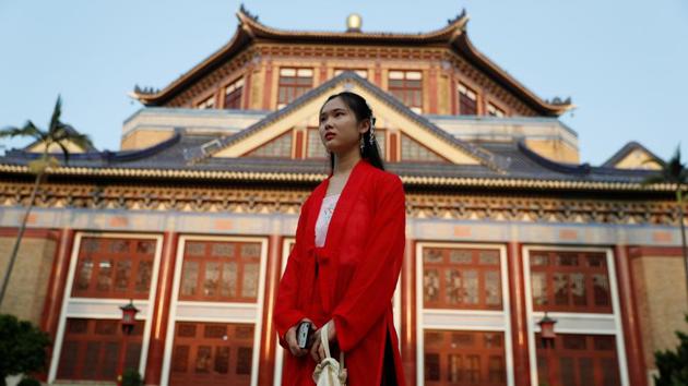 A woman dressed in traditional clothes stands in front of Sun Yat-sen Memorial hall in Xinji district in Guanghzou. Life on the city’s fringes can be hard, with house prices among China’s highest and poorer elderly residents forced to sort rubbish to earn a living. (Jorge Silva / REUTERS)