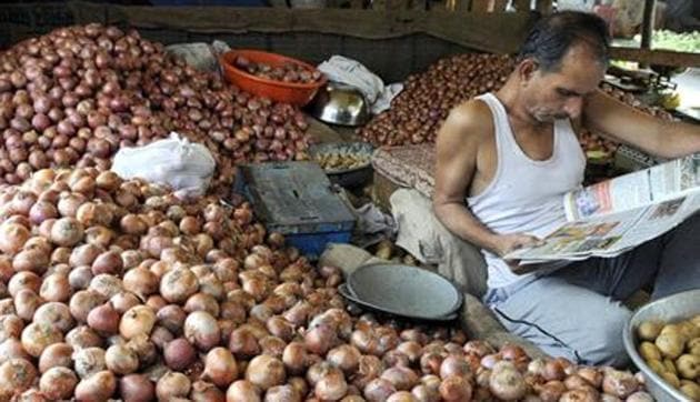 An onion shop at Indore Mandi on Sunday. Onion prices have gone up more than threefold in the past fortnight. (Shankar Mourya/HT)(PICTURE FOR REPRESENTATIONAL PURPOSES ONLY)