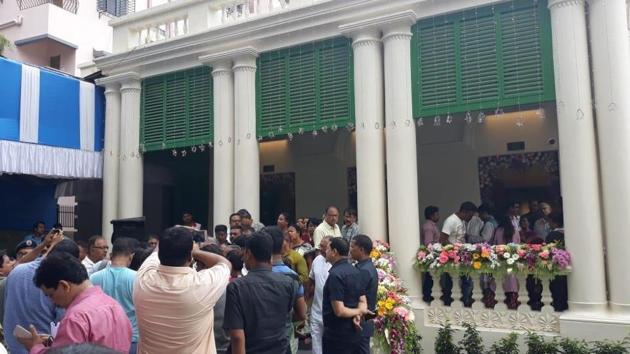 A renovated Gandhi Bhawan was inaugurated by a Bengal minister and several followers of Gandhi on Wednesday.(HT Photo)