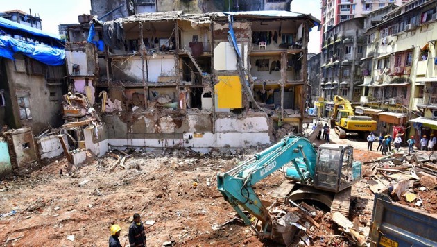 The Dongri and Pydhonie areas, which fall under the Mumbadevi constituency, are a web of illegally constructed buildings and considered a safety hazard(HT image) The Dongri and Pydhonie areas, which fall under the Mumbadevi constituency, are a web of illegally constructed buildings and considered a safety hazard(HT image)
