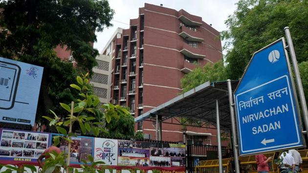 The DMK petitioned the Election Commission of India on Tuesday to derecognise Tamil Nadu’s ruling party AIADMK for fabricating data. (ANI) The DMK petitioned the Election Commission of India on Tuesday to derecognise Tamil Nadu’s ruling party AIADMK for fabricating data. (ANI)