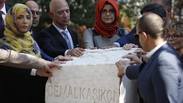 Jeff Bezos with Hatice Cengiz, partner of dead Saudi journalist Jamal Khashoggi. (Photo: AP) Jeff Bezos with Hatice Cengiz, partner of dead Saudi journalist Jamal Khashoggi. (Photo: AP)