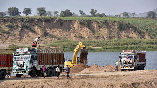 The Central Bureau of Investigation (CBI) has registered a case against two senior Indian Administrative Service (IAS) officers and 10 others in connection with alleged illegal sand mining activities carried out between 2012 and 2015 in Saharanpur.(Arun Sharma/HT PHOTO)