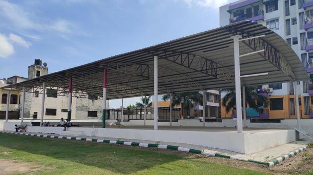 The local residents said the local municipal council has completely neglected the centre, which resembles a deserted open shed with a roof. (HT PHOTO) The local residents said the local municipal council has completely neglected the centre, which resembles a deserted open shed with a roof. (HT PHOTO)