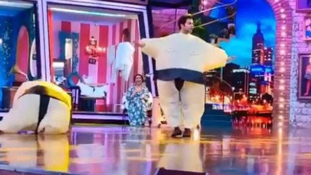 Rajkummar Rao performing as Manjulika on the show, Movie Masti With Maniesh Paul.