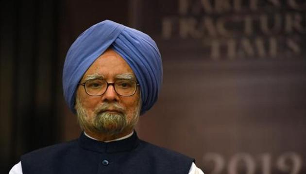 Ex-PM Manmohan Singh has accepted the invite to join all party team to visit Kartarpur Sahib next month, the Punjab government said on Thursday. (Amal KS/HT PHOTO) Ex-PM Manmohan Singh has accepted the invite to join all party team to visit Kartarpur Sahib next month, the Punjab government said on Thursday. (Amal KS/HT PHOTO)