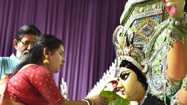 Married women bid adieu to Goddess Durga on the occasion of Bijoya Dashami at Aram Bagh puja pandal in New Delhi. (Arvind Yadav/HT PHOTO)