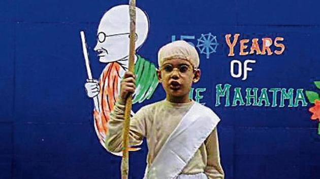 Students recited poems and chanted Gandhi’s favourite hymns. (HT Photo) Students recited poems and chanted Gandhi’s favourite hymns. (HT Photo)