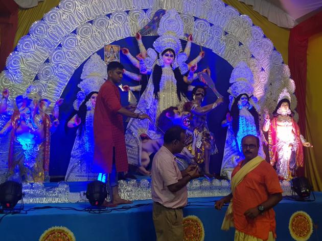 The Bondhu Mahal Durga Puja committee pandal in Lucknow. (HT Photo) The Bondhu Mahal Durga Puja committee pandal in Lucknow. (HT Photo)