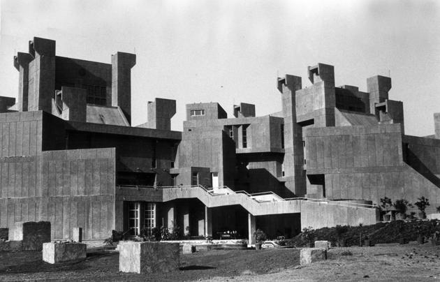 Nehru Science Centre Mumbai: Achyut Kanvinde built this hexagonal building in Bombay in 1980. The central ventilation shafts have been used as structural supports.(Photo courtesy: Sanjay Kanvinde)