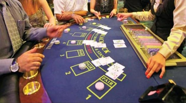 Worried by the dwindling number of tourists, especially foreigners, tourism traders of Agra, once the capital city of Akbar, are demanding ‘casinos’ (where gambling takes place) to attract tourists.(Sanjeev Verma/HT)