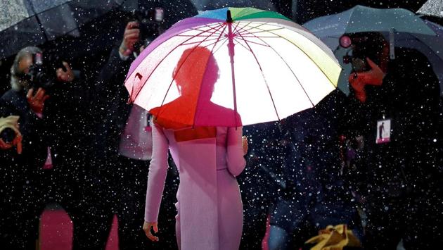 Actor Renee Zellweger poses as she arrives for the European premiere of "Judy" at the Curzon Mayfair in London, Britain. (Peter Nicholls / REUTERS)