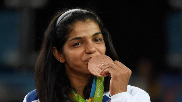 Sakshi Malik with her bronze medal during the Rio Olympics.(PTI)