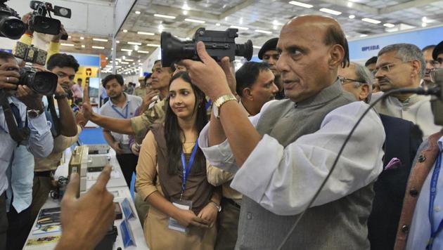 Defence Minister Rajnath Singh visits a stall at the expo. Speaking at the show, Singh said India cannot remain dependent on imported weapons for long and that it did not align with the country’s plans to become a superpower. (Burhaan Kinu / HT Photo) Defence Minister Rajnath Singh visits a stall at the expo. Speaking at the show, Singh said India cannot remain dependent on imported weapons for long and that it did not align with the country’s plans to become a superpower. (Burhaan Kinu / HT Photo)