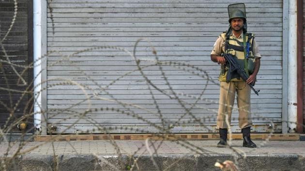 Security personnel stands guard during shutdown, in Srinagar, Sunday, Sept. 29, 2019.(PTI file photo) Security personnel stands guard during shutdown, in Srinagar, Sunday, Sept. 29, 2019.(PTI file photo)