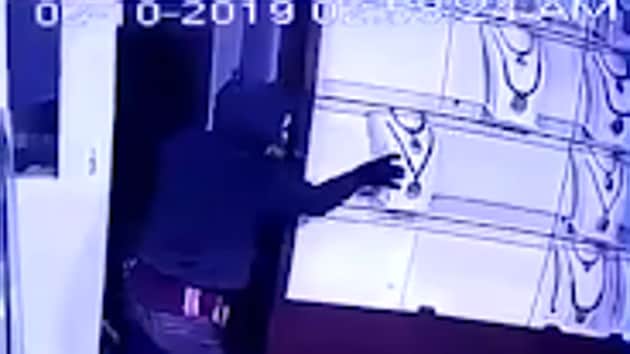 Two masked men drilled holes in a showroom of Lalithaa Jewellery in Trichy on October 2 and took away diamond, platinum and gold jewellery. (Video grab) Two masked men drilled holes in a showroom of Lalithaa Jewellery in Trichy on October 2 and took away diamond, platinum and gold jewellery. (Video grab)
