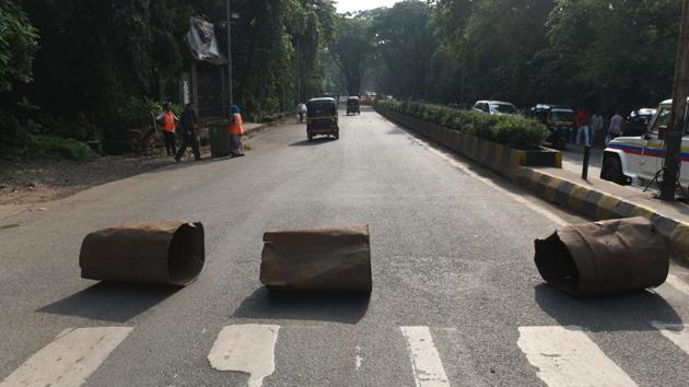 As protests sparked, the entire Aarey Colony was cordoned off by Mumbai police Saturday. Police started dispersing the crowd and forcibly removed protesters, an official said. “Section 144 of the CrPC, banning unlawful assembly, was imposed in Aarey Colony, Goregaon check post and surrounding areas on Saturday,” a Mumbai police spokesperson said. (Pramod Thakur / HT Photo)