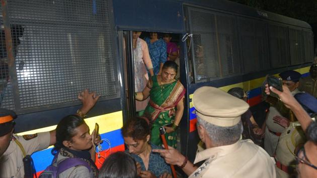 Police detain protesters at the spot. On September 18, the Bombay High Court had asked the state if relocating the shed to Kanjurmarg was viable. This was countered by BMC Chief Praveen Pardeshi who said that the move was cost and time prohibitive. Stalin D, director of NGO Vanashakti and one of the petitioners, said they were “deeply disappointed” by the turn of events since Friday. (Satyabrata Tripathy / HT Photo)