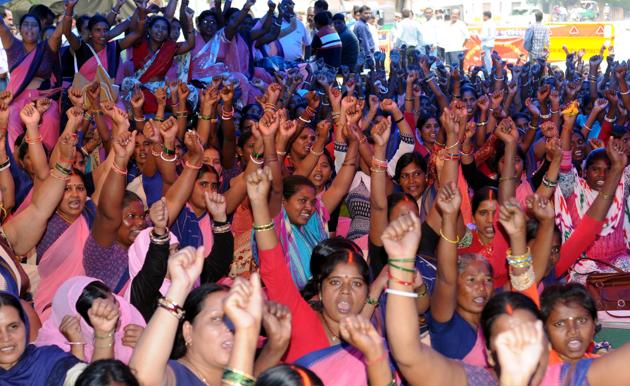 File photo of anganbari workers staging a protest at Ranchi .(Diwakar Prasad/ HT File)