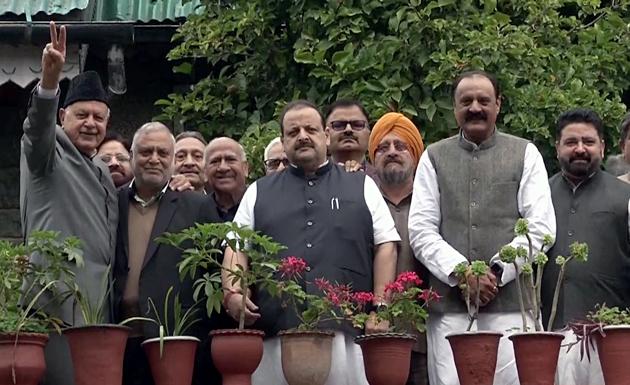 A National Conference (NC) delegation meets former Jammu and Kashmir CM Farooq Abdullah at his residence in Srinagar, Jammu and Kashmir. A 15-member National Conference delegation on Sunday met detained party leaders Farooq Abdullah and Omar Abdullah. (ANI)