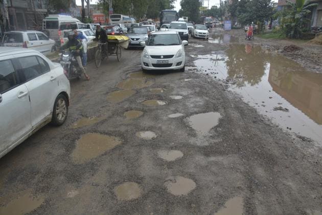 Delhi Chief Minister Arvind Kejriwal announced the launch of a city-wide exercise from October 5 to identify potholes on roads (HT Photo/ Sakib Ali) Delhi Chief Minister Arvind Kejriwal announced the launch of a city-wide exercise from October 5 to identify potholes on roads (HT Photo/ Sakib Ali)