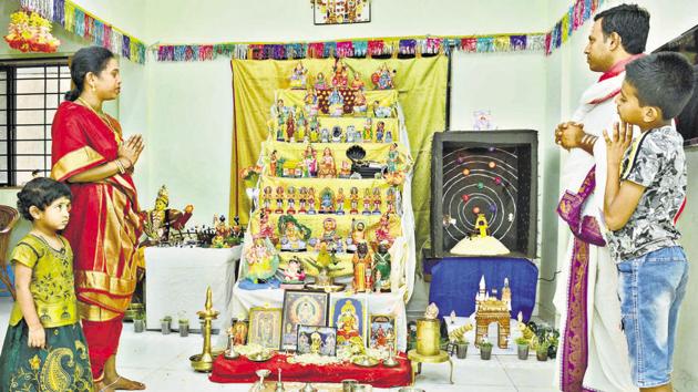 The Subramanians are seen celebrating Navratri with Golu- an assembly or darbar of dolls. The family always uses a theme to increase participation of children. (Shankar Narayan/HT PHOTO) The Subramanians are seen celebrating Navratri with Golu- an assembly or darbar of dolls. The family always uses a theme to increase participation of children. (Shankar Narayan/HT PHOTO)