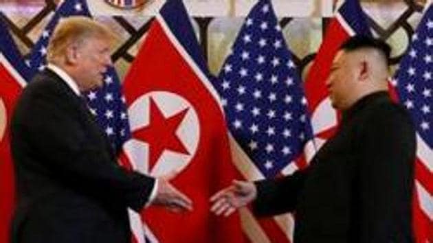 U.S. President Donald Trump and North Korean leader Kim Jong Un shake hands during the second U.S.-North Korea summit at the Metropole Hotel back in Hanoi, Vietnam February 27, 2019. (REUTERS Photo)