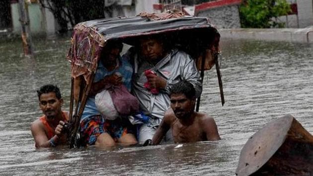 With the Ganga’s water level falling, the administration engaged heavy-duty pumps to flush out water from Patna’s worst-affected localities such as Rajendra Nagar, Kankar Bagh and Pataliputra Colony. (ANI) With the Ganga’s water level falling, the administration engaged heavy-duty pumps to flush out water from Patna’s worst-affected localities such as Rajendra Nagar, Kankar Bagh and Pataliputra Colony. (ANI)